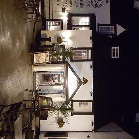 The Cross Keys Hotel พีเบิลส์ ภายนอก รูปภาพ