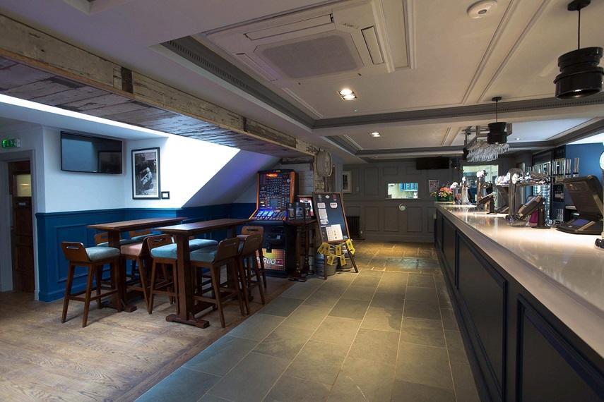 The Cross Keys Hotel พีเบิลส์ ภายนอก รูปภาพ