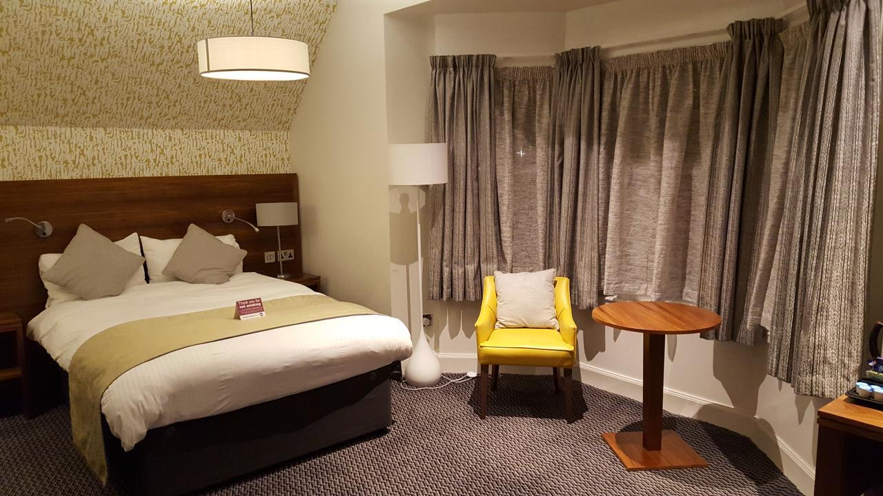 The Cross Keys Hotel พีเบิลส์ ภายนอก รูปภาพ