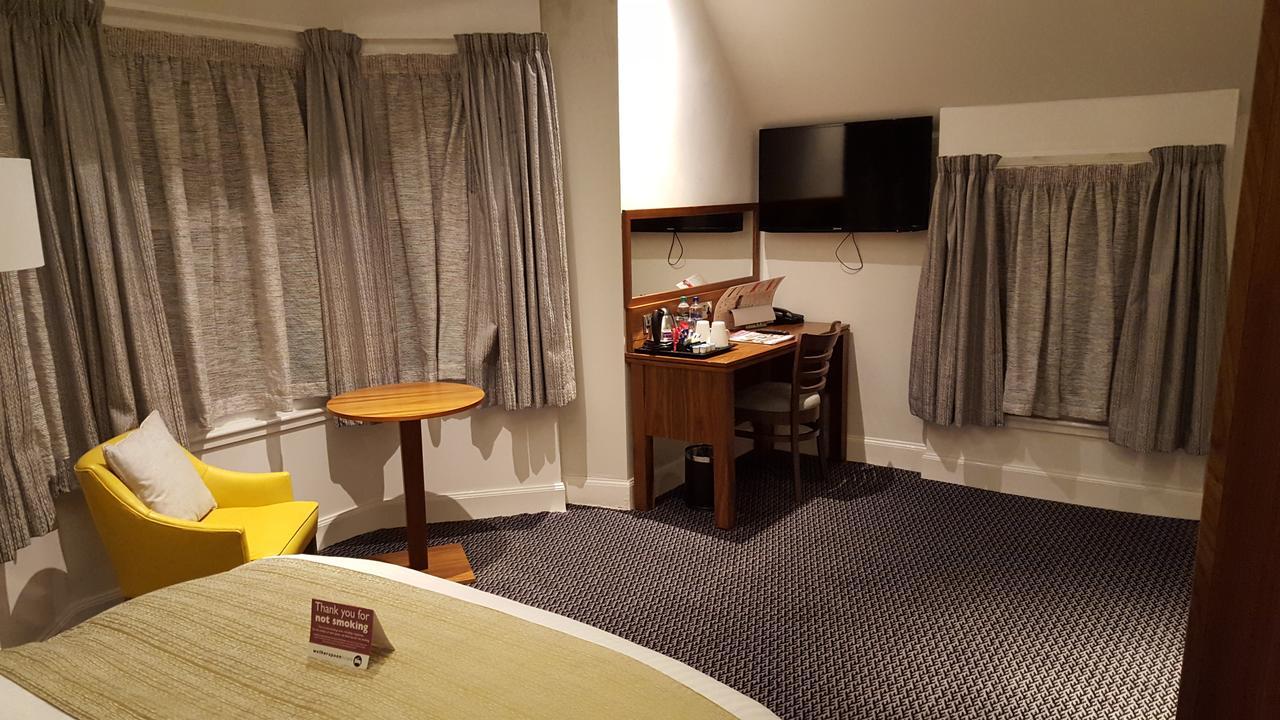 The Cross Keys Hotel พีเบิลส์ ภายนอก รูปภาพ